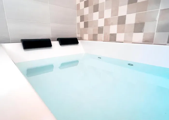 Estudio Con Jacuzzi Privado En Triana
