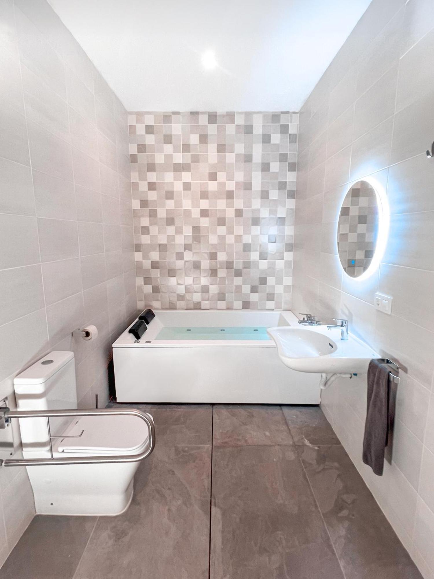 Estudio Con Jacuzzi Privado En Triana Appartement